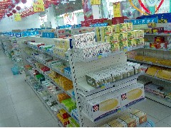 廣州貨架生產(chǎn)廠(chǎng)家教你如何選購藥店貨架